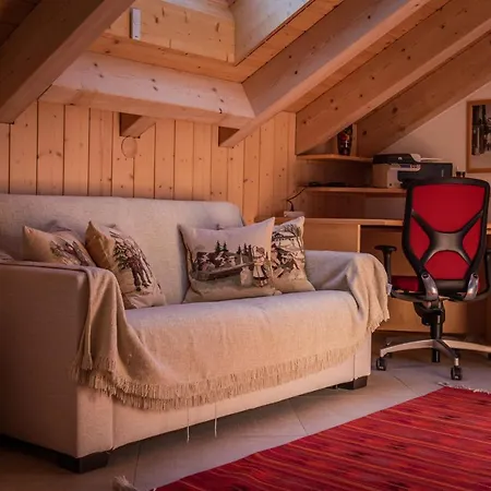 Aquila 7 Penthouse アパート